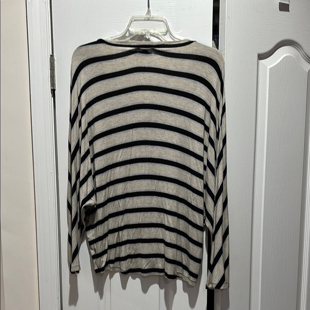K & C tan black Striped V-Neck Long dolman Sleeve Top in euc - Picture 7 of 7